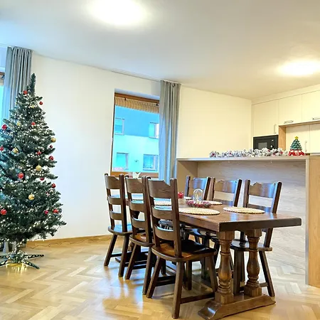 Familyvilla, New 4 Luxury Big Apartments, Parking Prag