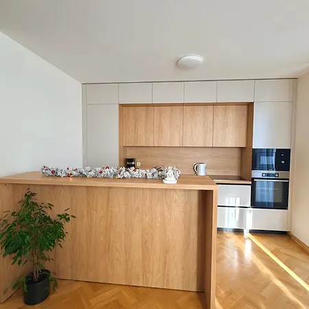 Apartment Familyvilla, New 4 Luxury Big Apartments, Parking *