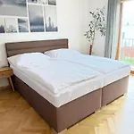 Apartamento Familyvilla, New 4 Luxury Big Apartments, Parking Praga