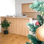 Familyvilla, New 4 Luxury Big Apartments, Parking * Prag