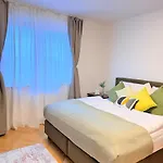 Lejlighed Familyvilla, New 4 Luxury Big Apartments, Parking *