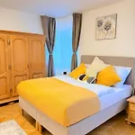 Familyvilla, New 4 Luxury Big Apartments, Parking Prag