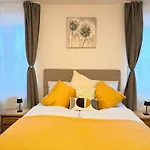 Familyvilla, New 4 Luxury Big Apartments, Parking * Prag