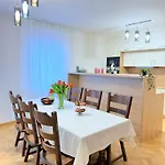 Familyvilla, New 4 Luxury Big Apartments, Parking * Prag