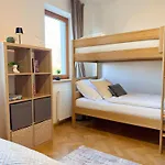 Lejlighed Familyvilla, New 4 Luxury Big Apartments, Parking Prag