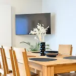 Lejlighed Familyvilla, New 4 Luxury Big Apartments, Parking *