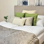 Lejlighed Familyvilla, New 4 Luxury Big Apartments, Parking *