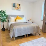 Lejlighed Familyvilla, New 4 Luxury Big Apartments, Parking Prag