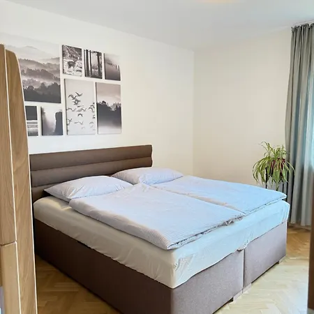 Familyvilla, New 4 Luxury Big Apartments, Parking Prague