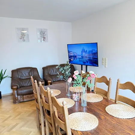 Familyvilla, New 4 Luxury Big Apartments, Parking *