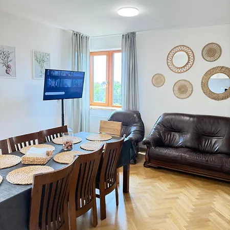 Familyvilla, New 4 Luxury Big Apartments, Parking *
