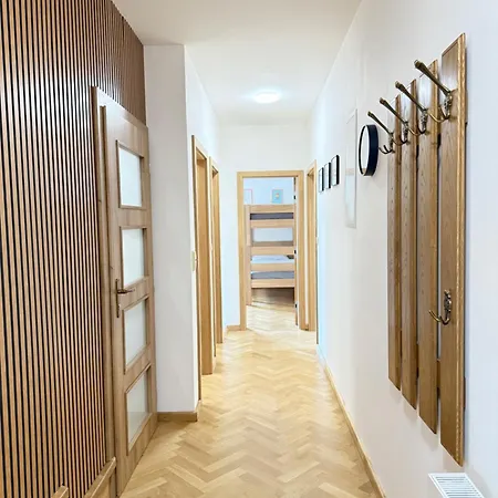 Familyvilla, New 4 Luxury Big Apartments, Parking Prague