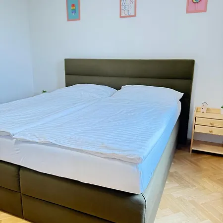 Familyvilla, New 4 Luxury Big Apartments, Parking * Prague