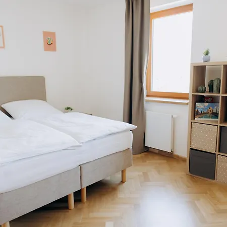 Familyvilla, New 4 Luxury Big Apartments, Parking פראג