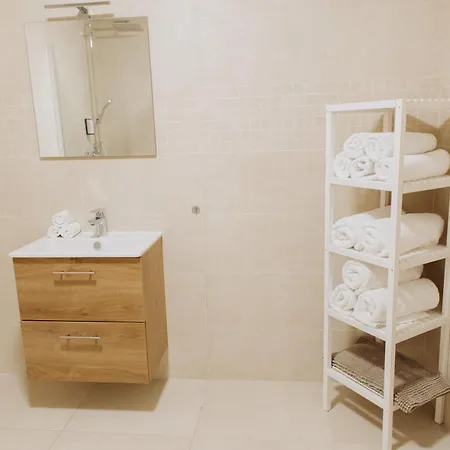 Familyvilla, New 4 Luxury Big Apartments, Parking アパート