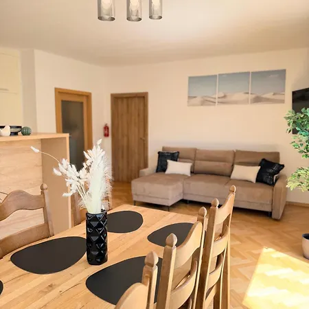 Lejlighed Familyvilla, New 4 Luxury Big Apartments, Parking *