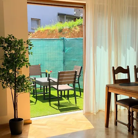 Familyvilla, New 4 Luxury Big Apartments, Parking * Prag
