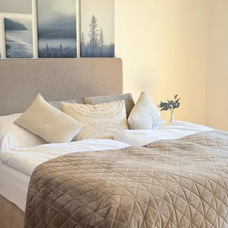 Lejlighed Familyvilla, New 4 Luxury Big Apartments, Parking Prag