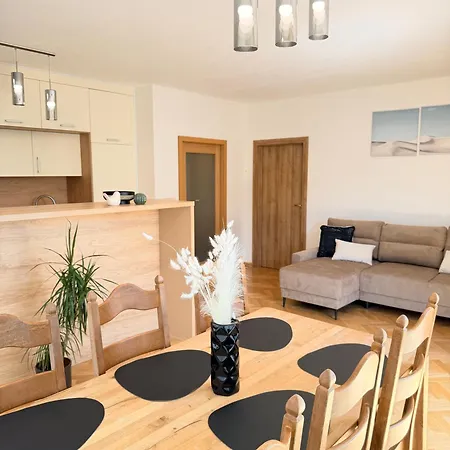 Familyvilla, New 4 Luxury Big Apartments, Parking Lejlighed