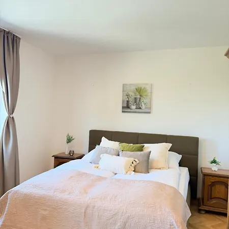 Familyvilla, New 4 Luxury Big Apartments, Parking Prag