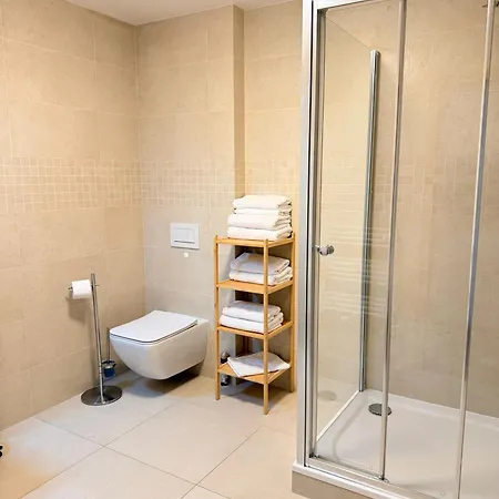Familyvilla, New 4 Luxury Big Apartments, Parking Prag