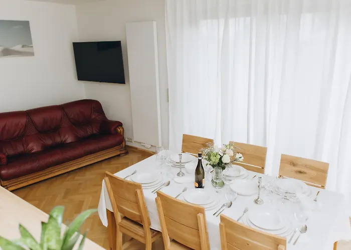 Familyvilla, New 4 Luxury Big Apartments, Parking Daire Prag
