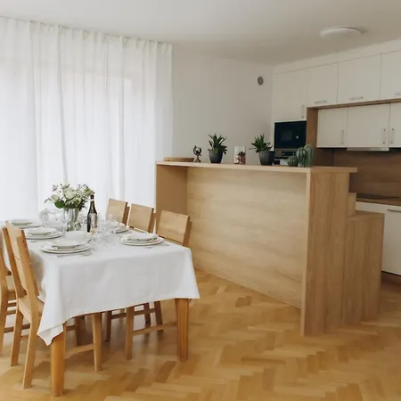 Familyvilla, New 4 Luxury Big Apartments, Parking