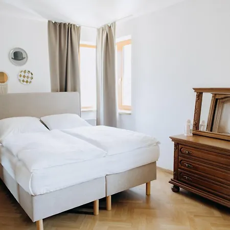 Familyvilla, New 4 Luxury Big Apartments, Parking Praga