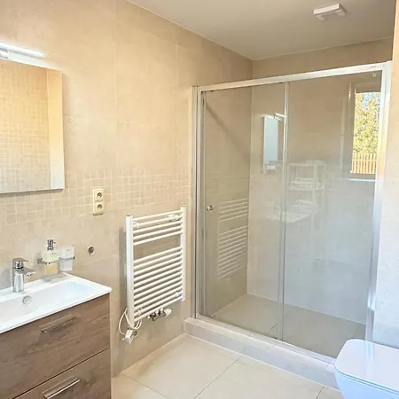 Familyvilla, New 4 Luxury Big Apartments, Parking * Prague