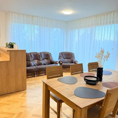 Familyvilla, New 4 Luxury Big Apartments, Parking Apartament Praga