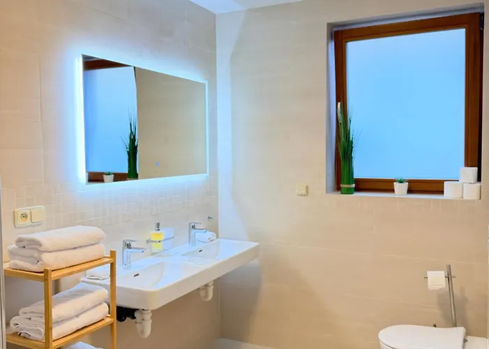 Familyvilla, New 4 Luxury Big Apartments, Parking * Prag